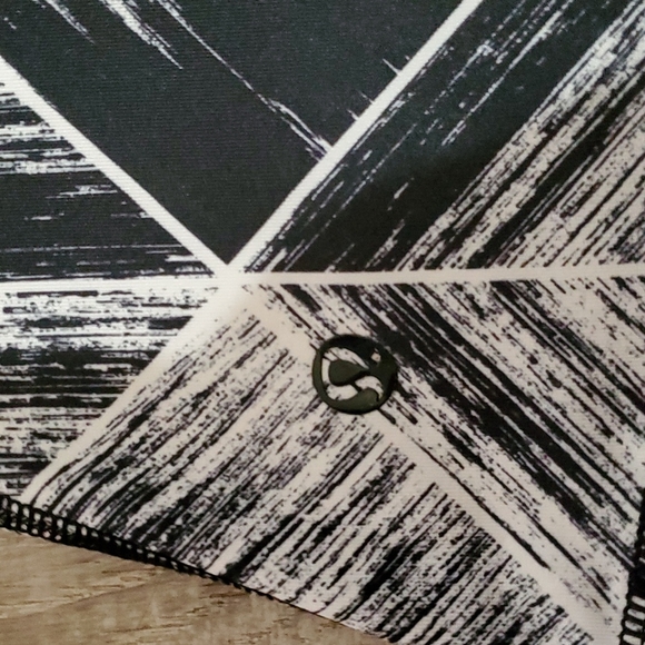 Lululemon Hot To Street Tank sz 4 - Picture 3 of 5